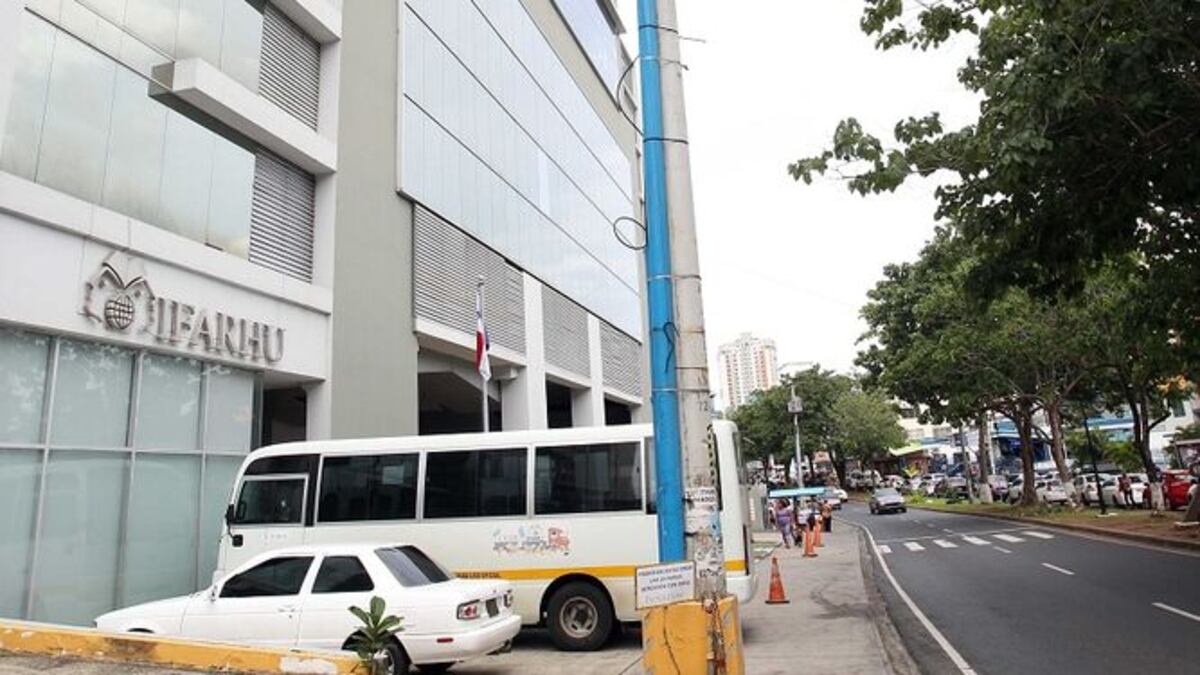 Padres y alumnos desesperados. Ifarhu anuncia que desde este lunes podrían verificar a los preseleccionados del Concurso General de Becas, pero...