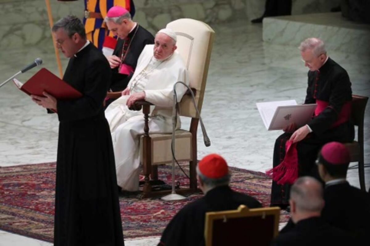 El Vaticano admite que hay un reglamento para curas con hijos