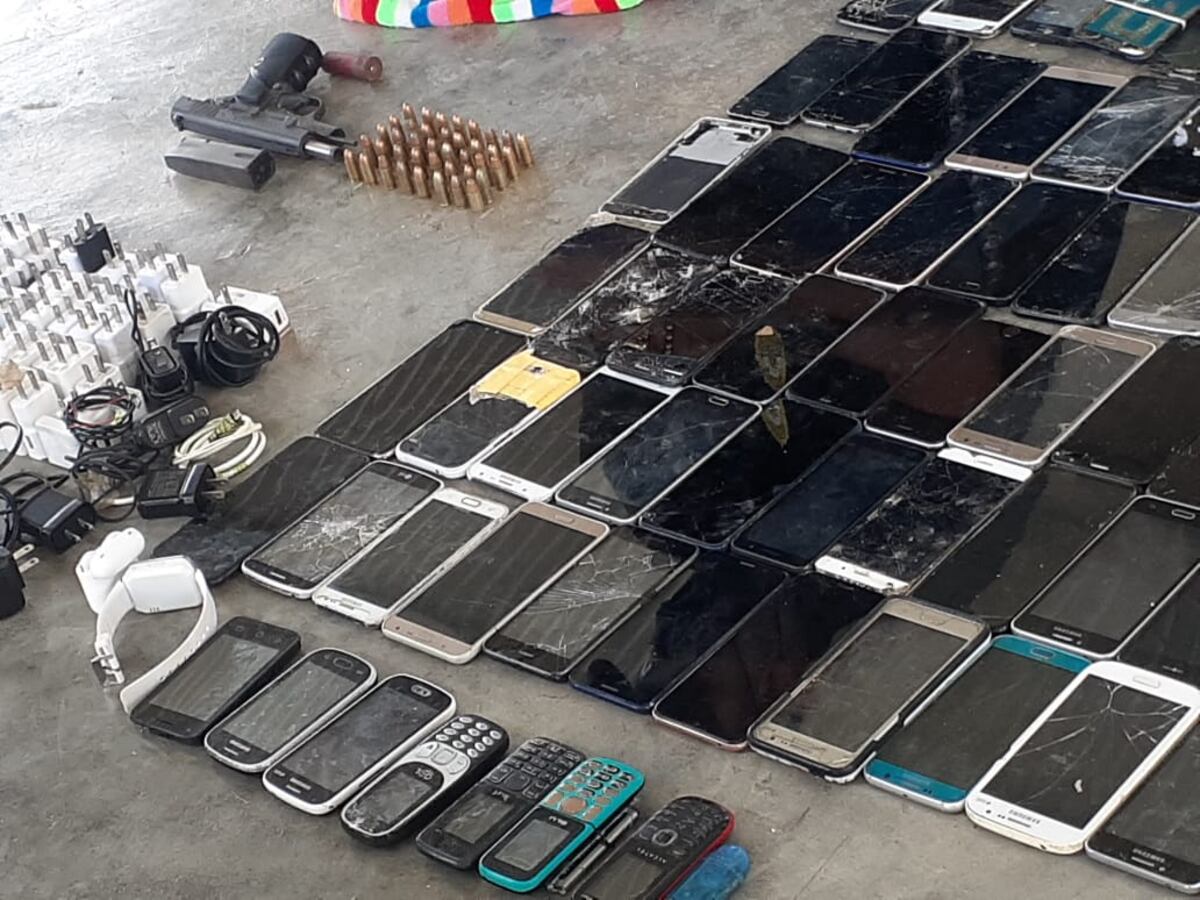 Se les acabó el relajo. Decomisan 92 celulares en la cárcel de Colón