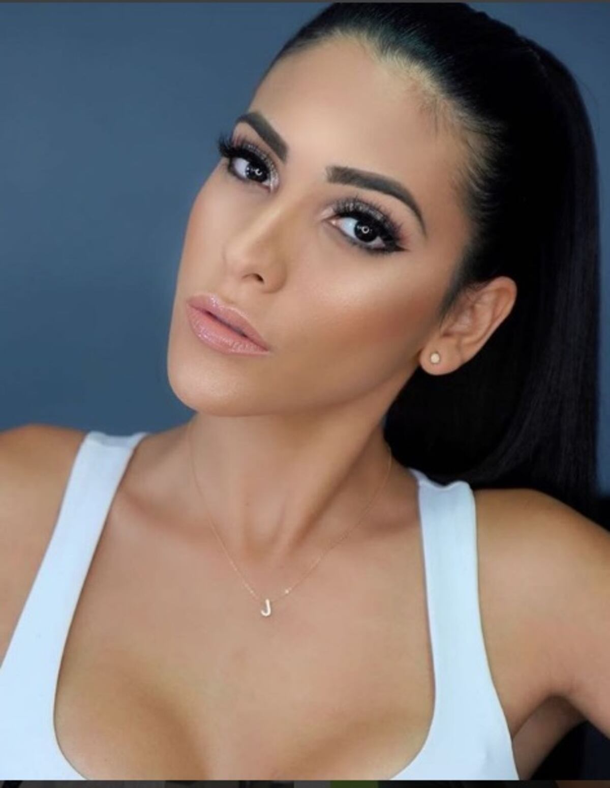  Menores piden fotos atrevidas, triple 'x' a Jacky Guzmán.Ella se emberraca