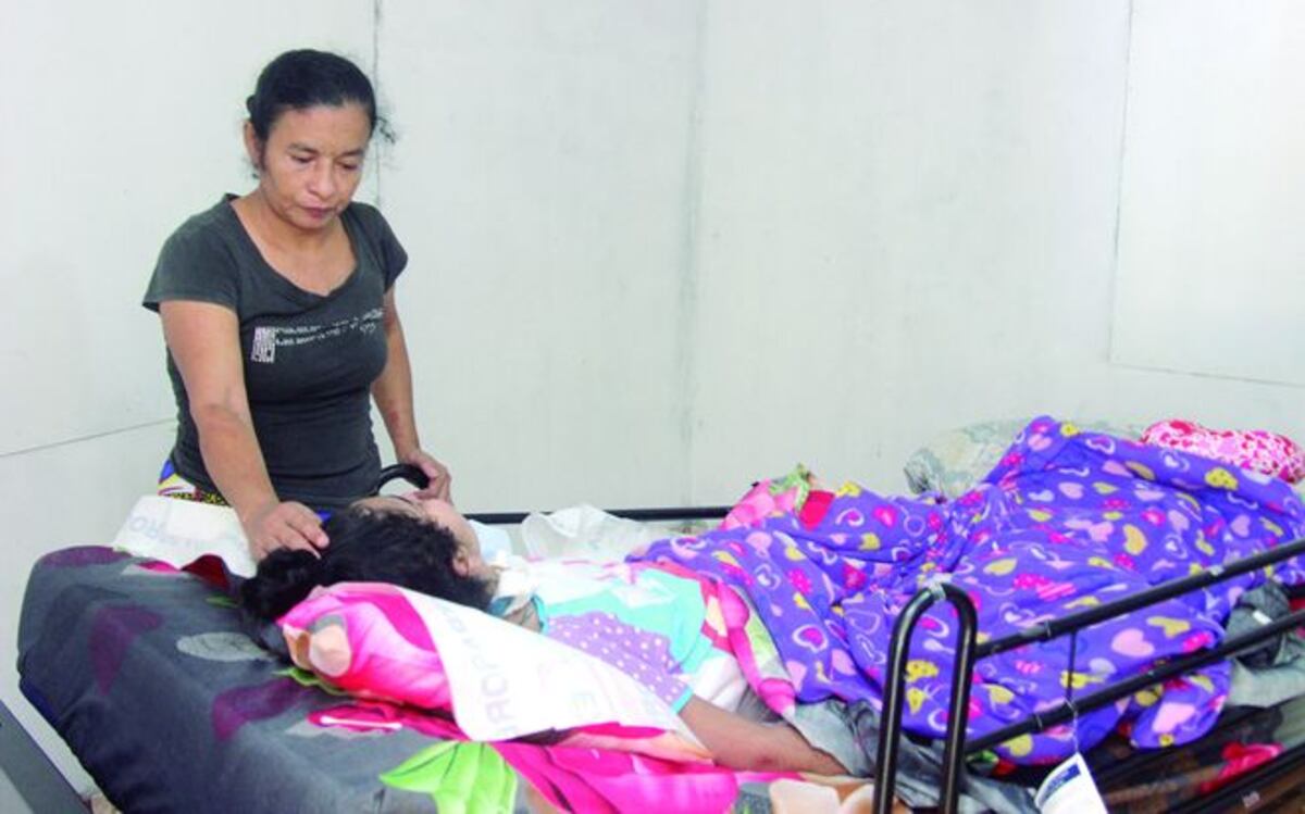 ¡NECESITAN AYUDA! Familia en Chepo para su hija que continúa en estado vegetal