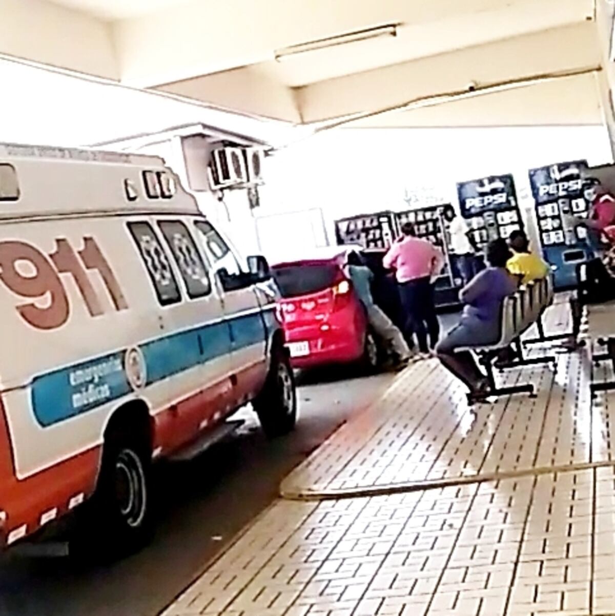 Muere buscando atención médica. Pedía ayuda porque le faltaba oxígeno 