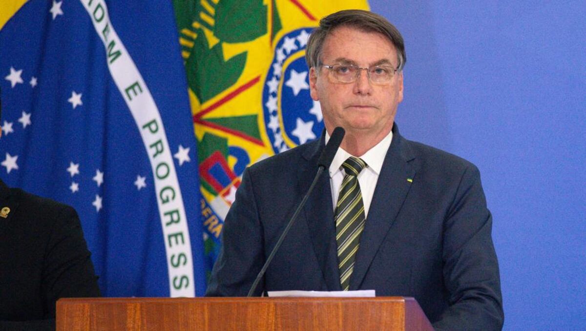 Presidente de Brasil quiere que vuelva el fútbol pese a la pandemia del Covid-19
