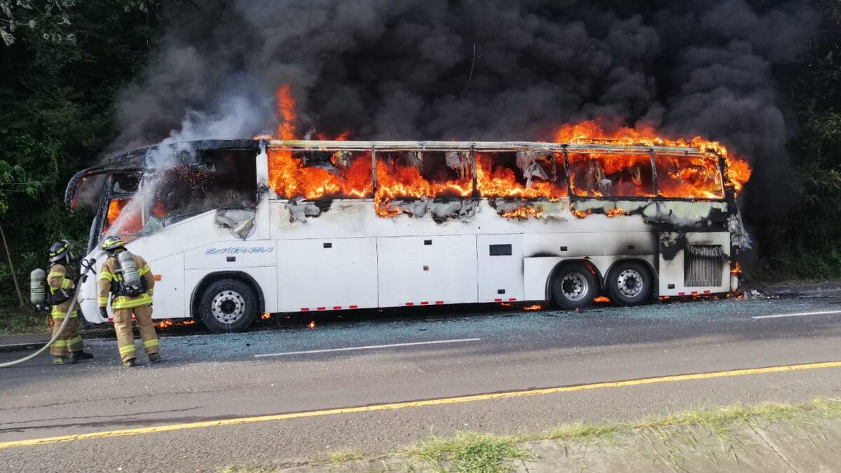 Se incendia en Loma Campana un bus de la ruta Panamá - Santiago