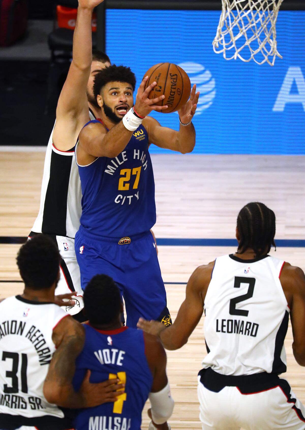 Murray y Jokić mantienen con vida a los Nuggets