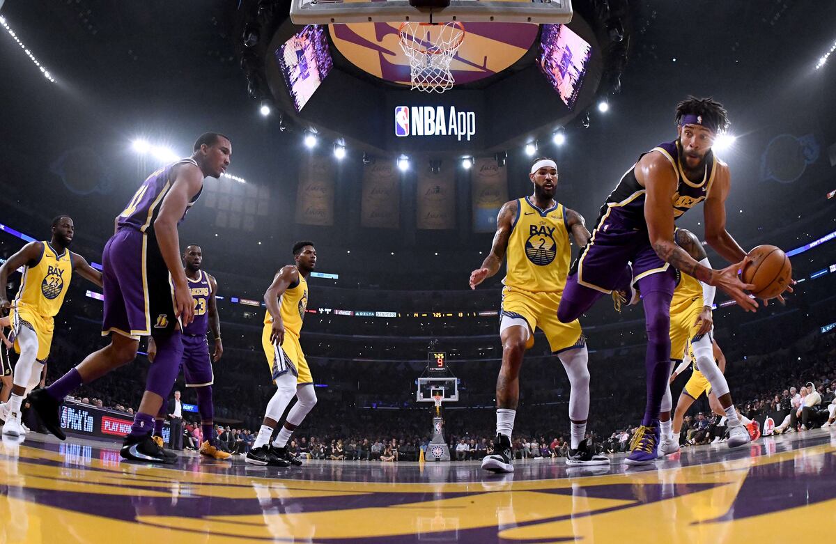 Lakers superan a Warriors 120-94 y lideran NBA con marca de 9-2