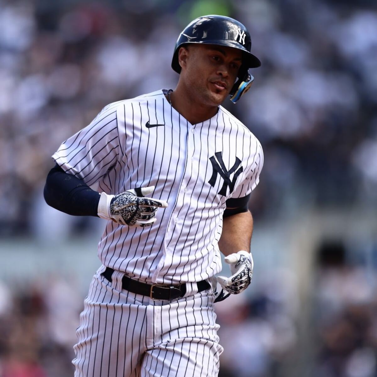 Yankees dejan en el cuadro a los Medias Rojas del panameño Araúz