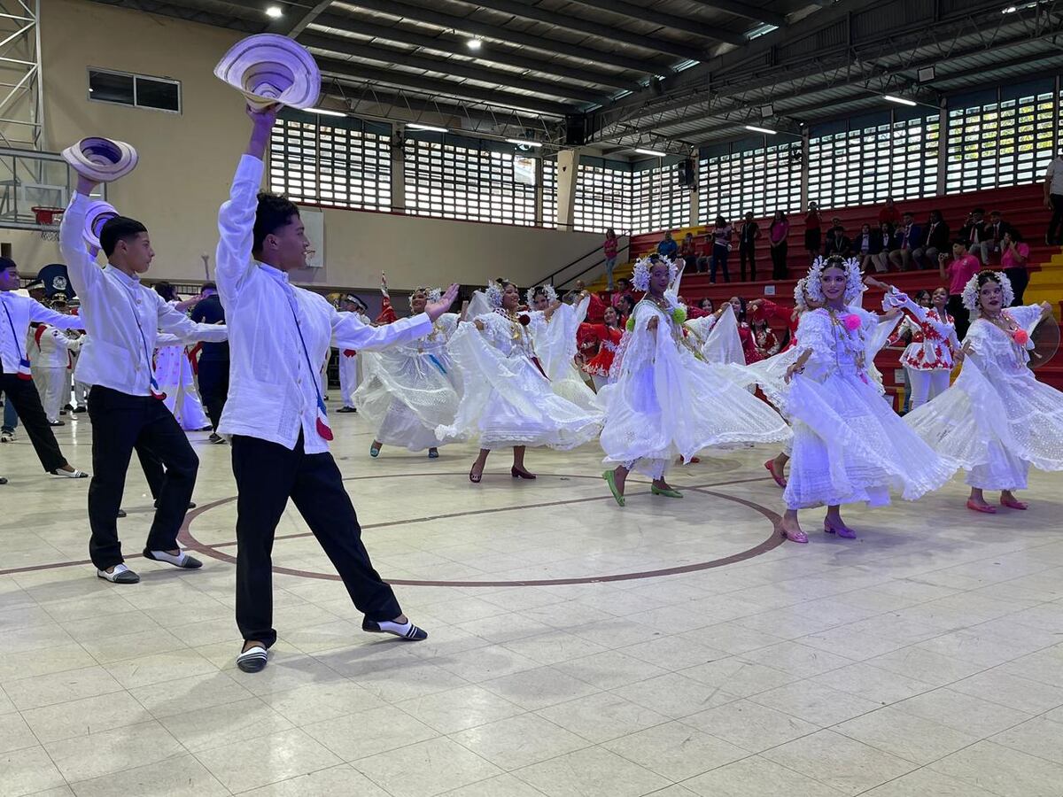 Instrumentos para soñar: Boza apoya a jóvenes a cumplir sus sueños musicales y recuerda a quienes lo inspiraron