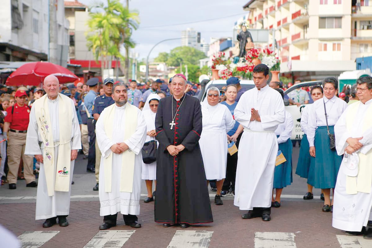 Miles llenan calles de Calidonia por San Juan Bosco en procesión de este sábado