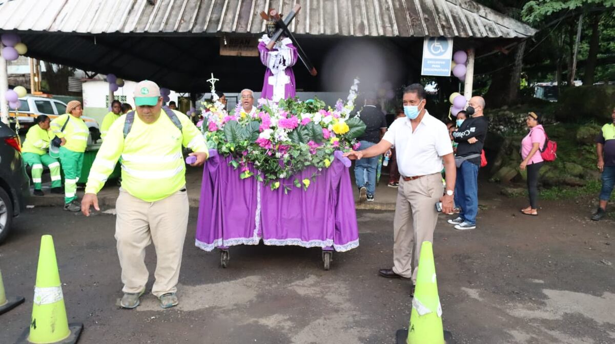 Trabajadores de la Autoridad de Aseo rindieron honor al Cristo Negro de Portobelo