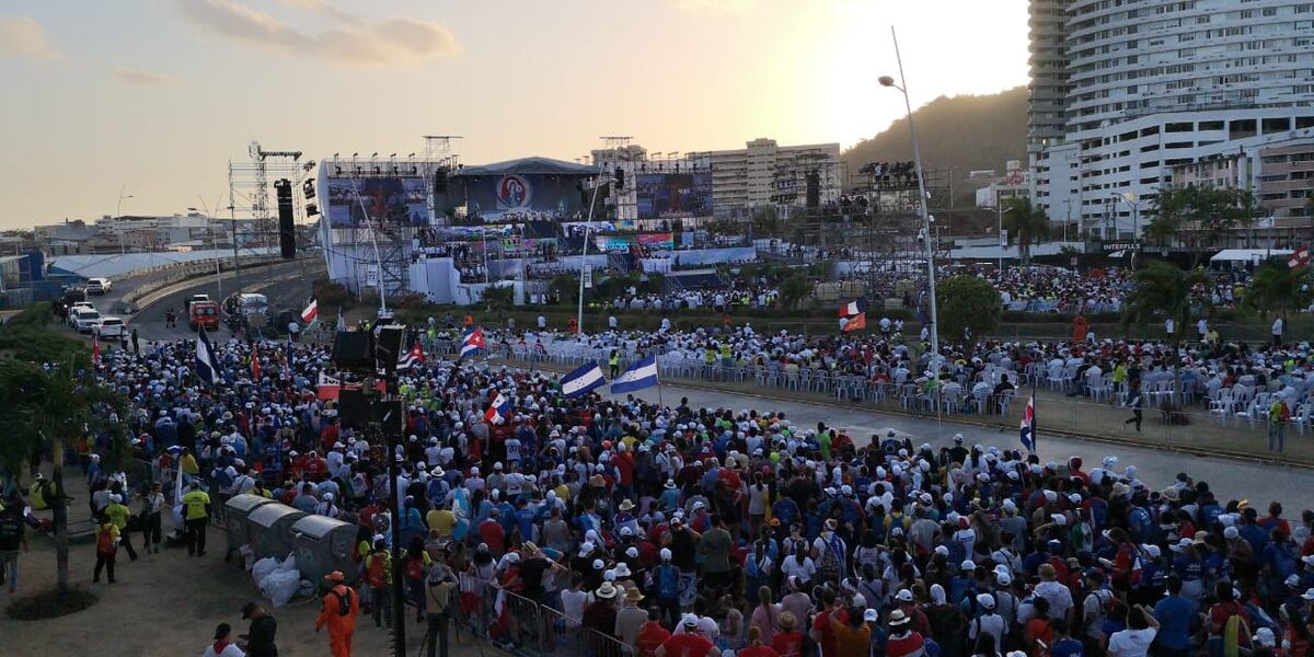 Vía Crucis actualizado, con realidades mundiales y mensaje de solidaridad 