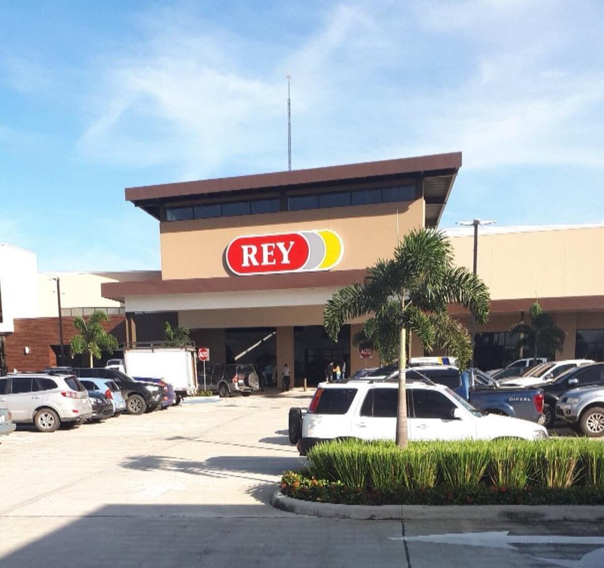 Grupo Rey vende mayoría de acciones a empresa ecuatoriana