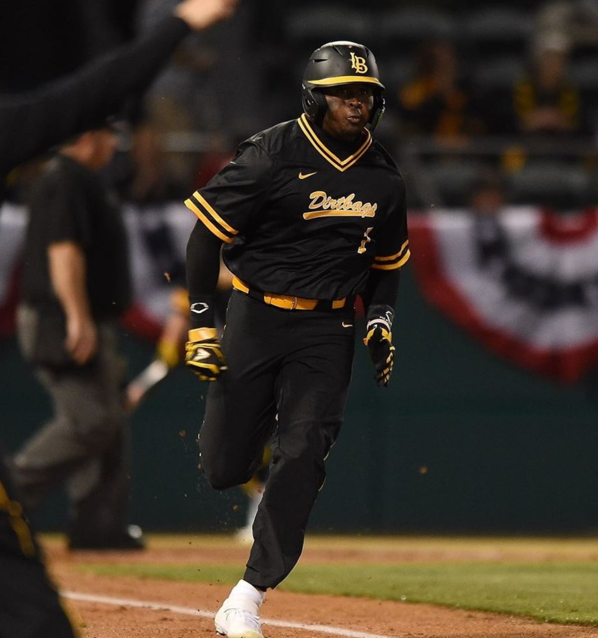 Cardenales de San Luis pican a pelotero con raíces darienita