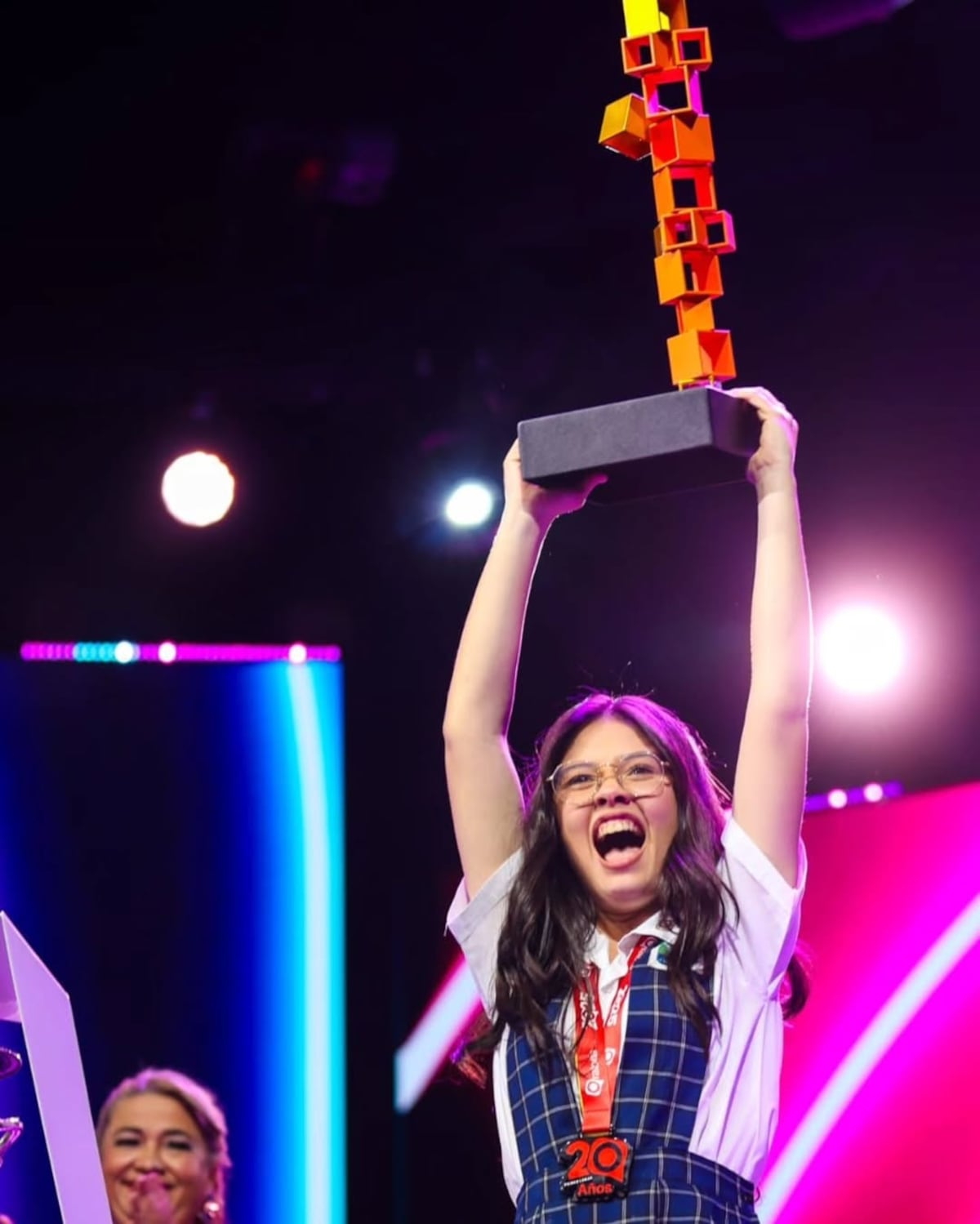 Sofía Araujo gana la Oratoria 2025 con un poderoso discurso sobre alfabetización constitucional 