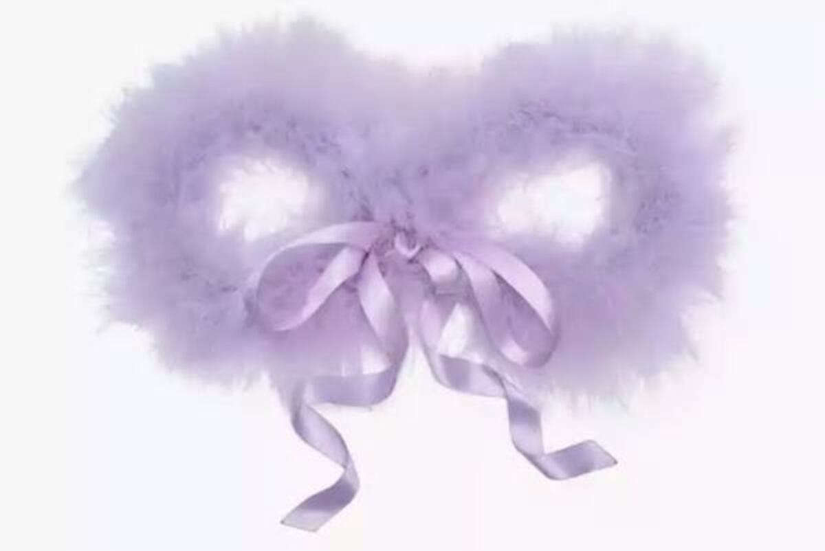 Rihanna lanzó línea de juguetes sadomasoquistas y se agotaron inmediatamente