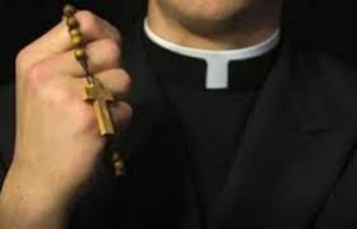 Cosas que pasan en Panamá. Otorgan trabajo comunitario a exsacerdote condenado por actos libidinosos contra menor