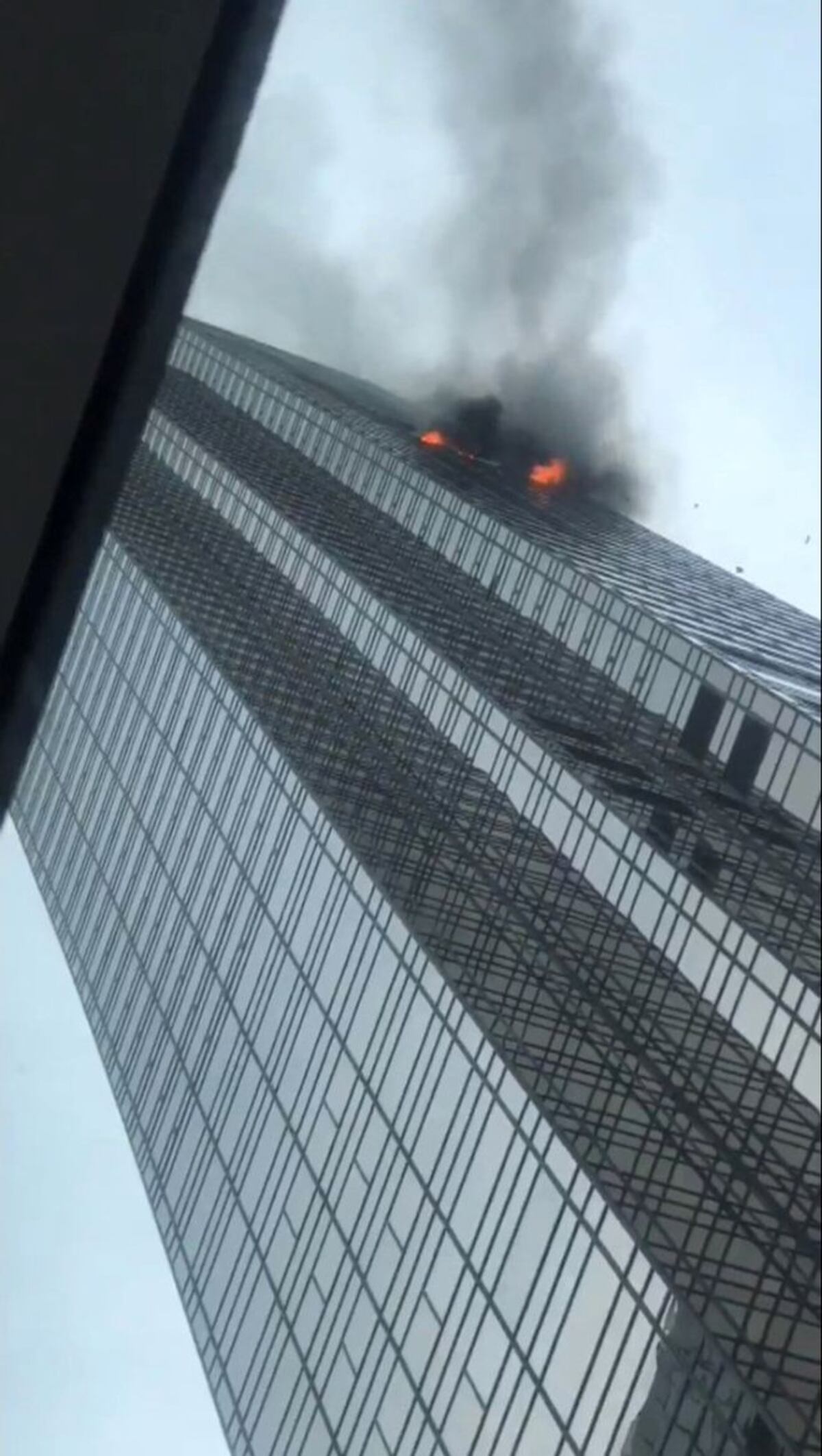¡EN LLAMAS! Un muerto y varios heridos deja incendio en la Torre Trump