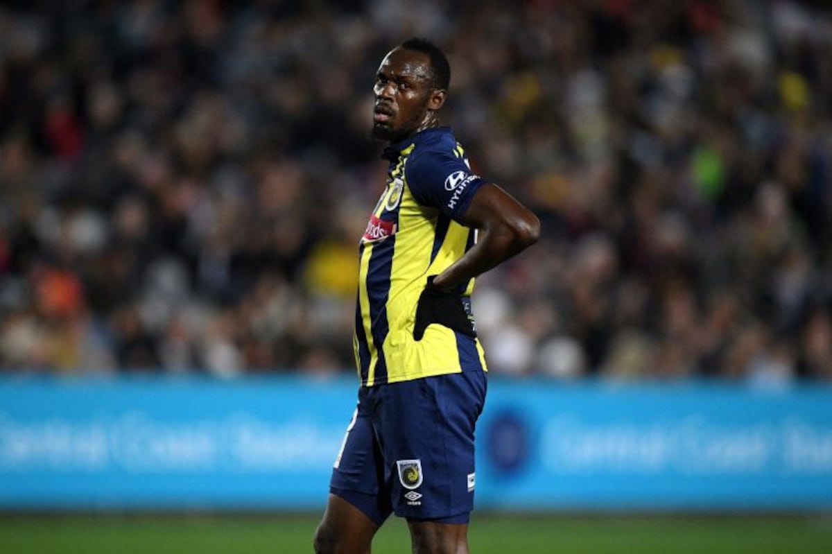 Usain Bolt se consolida como futbolista profesional y su equipo gana por goleada