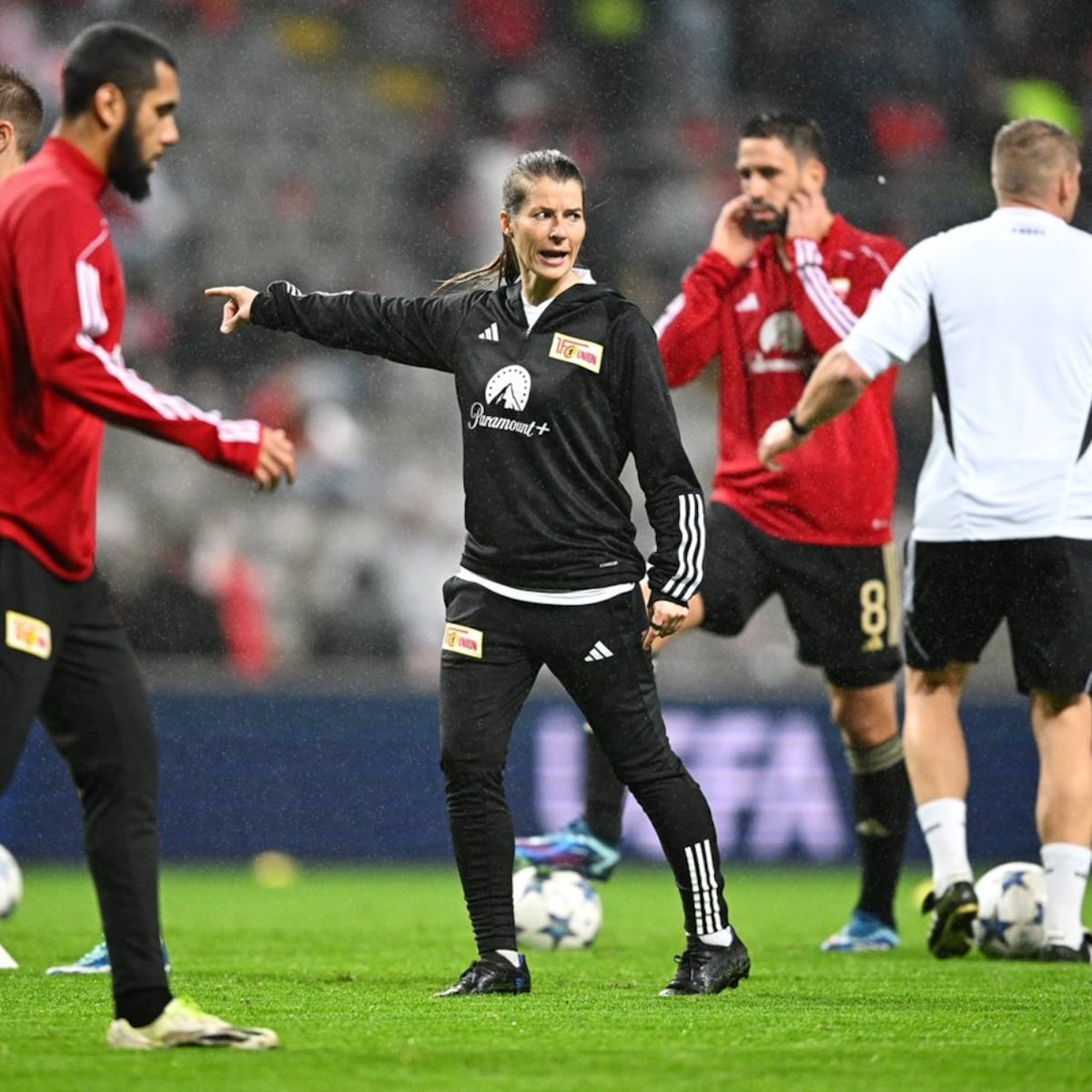 Marie-Louise Eta, la primera mujer en dirigir un equipo masculino en la Bundesliga