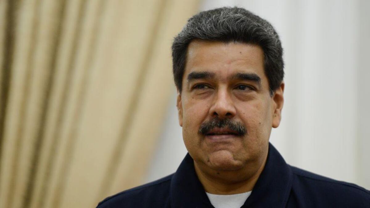 Maduro niega vínculos con narcos y busca diálogo directo con enviado de Trump