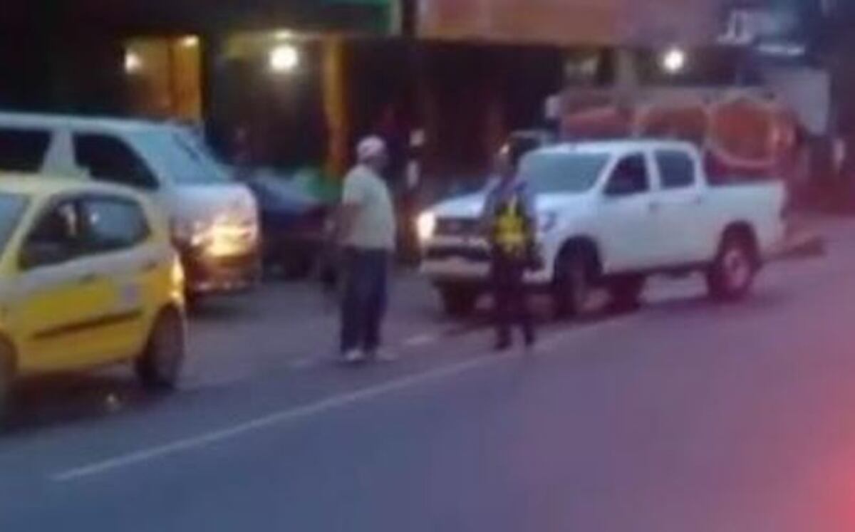  ¡FALTA DE TOLERANCIA! Taxista agrede a unidad de la ATTT en Arraiján | VIDEO 