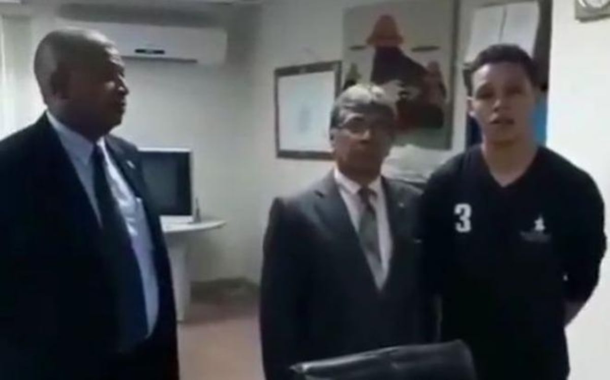 ¡AY, DIOS! El mismo que escupió al policía ahora miren lo que hizo