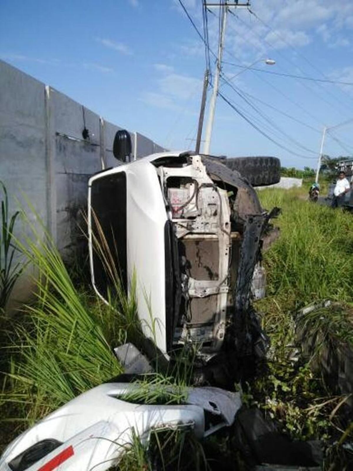 Tres heridos en Las Mendozas de La Chorrera por vuelco de vehículo