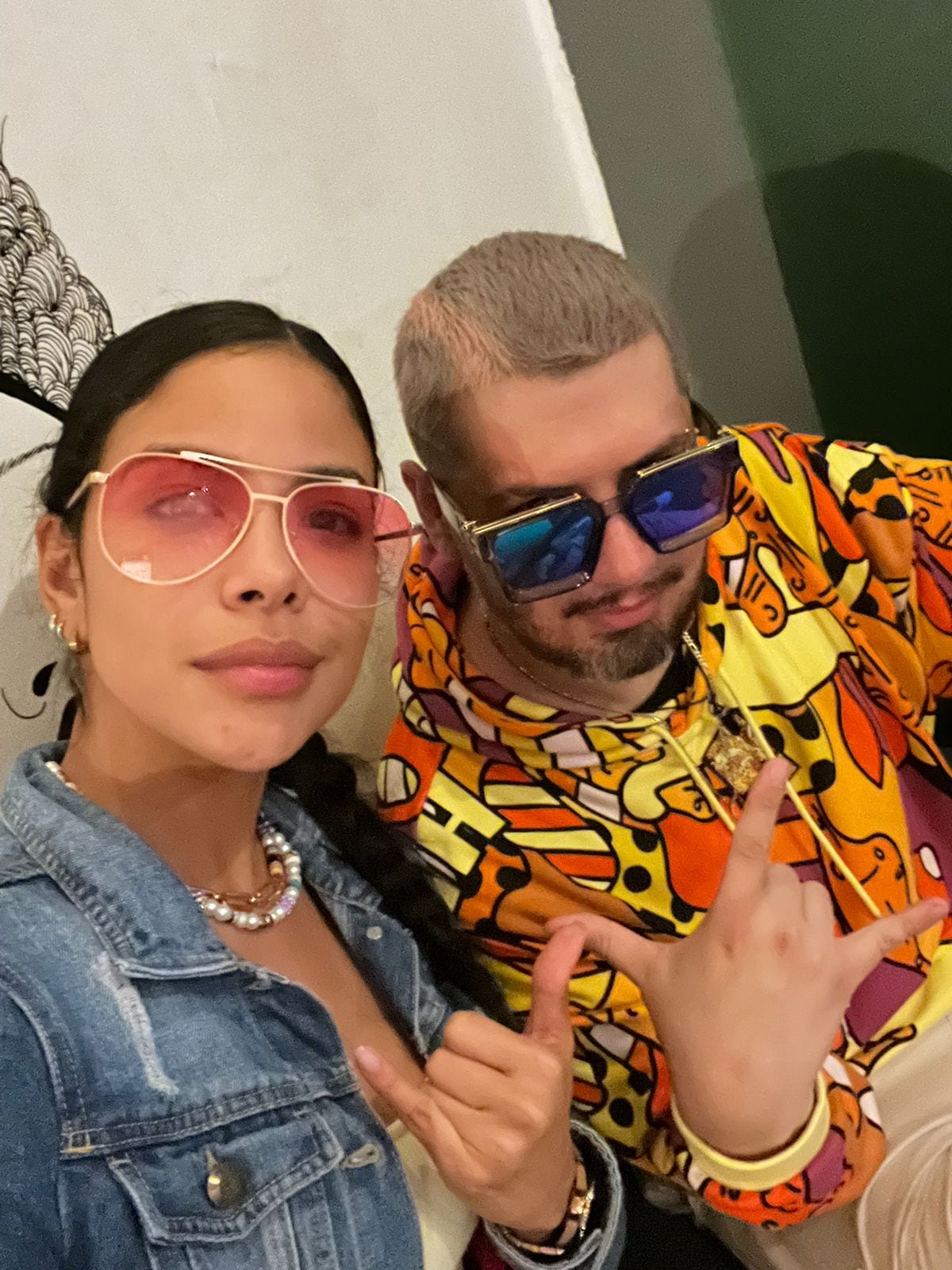 Mary Gaby Sealy se reúne con alto directivo de Warner Music México. ¿Proyectos en planes? + Video