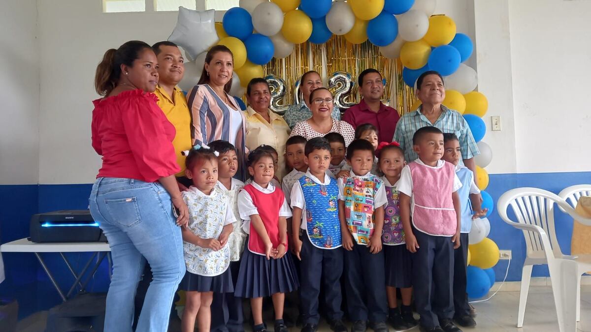 Niños de la Escuela La Lagunita de Chame celebran la Navidad
