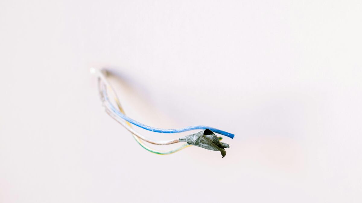 ENSA: cómo identificar y responder a riesgos eléctricos en el hogar