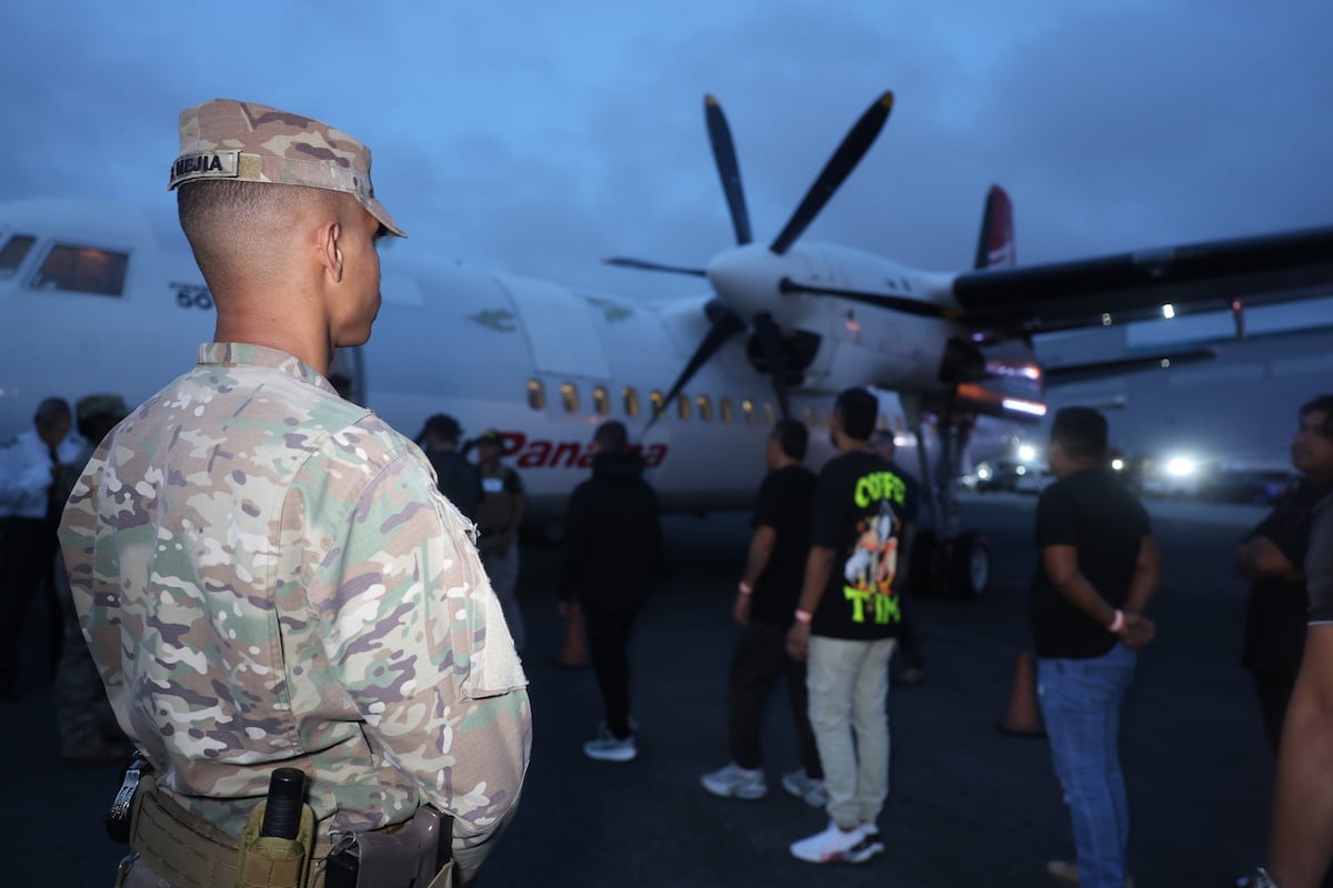 Panamá deporta a 21 colombianos, cuatro de ellos en condición de expulsados