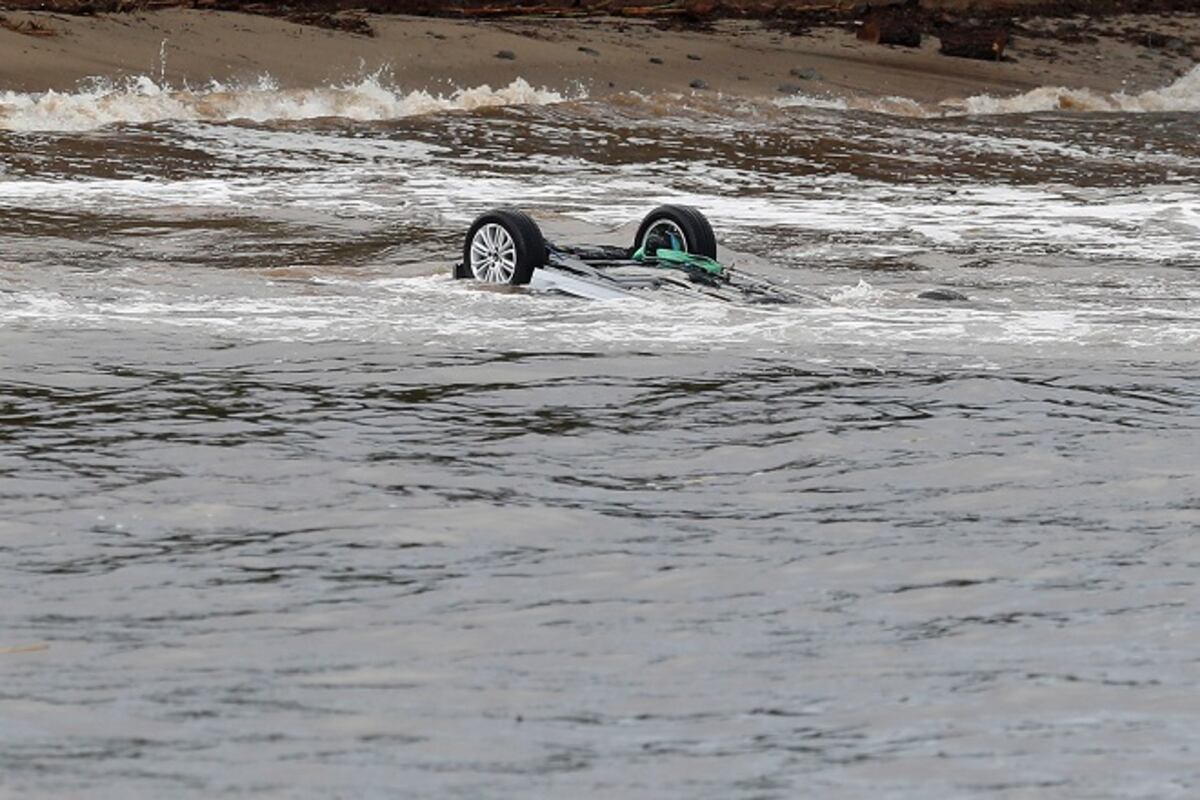 12 muertos, destrucción y caos provoca un día de lluvia intensa en Francia