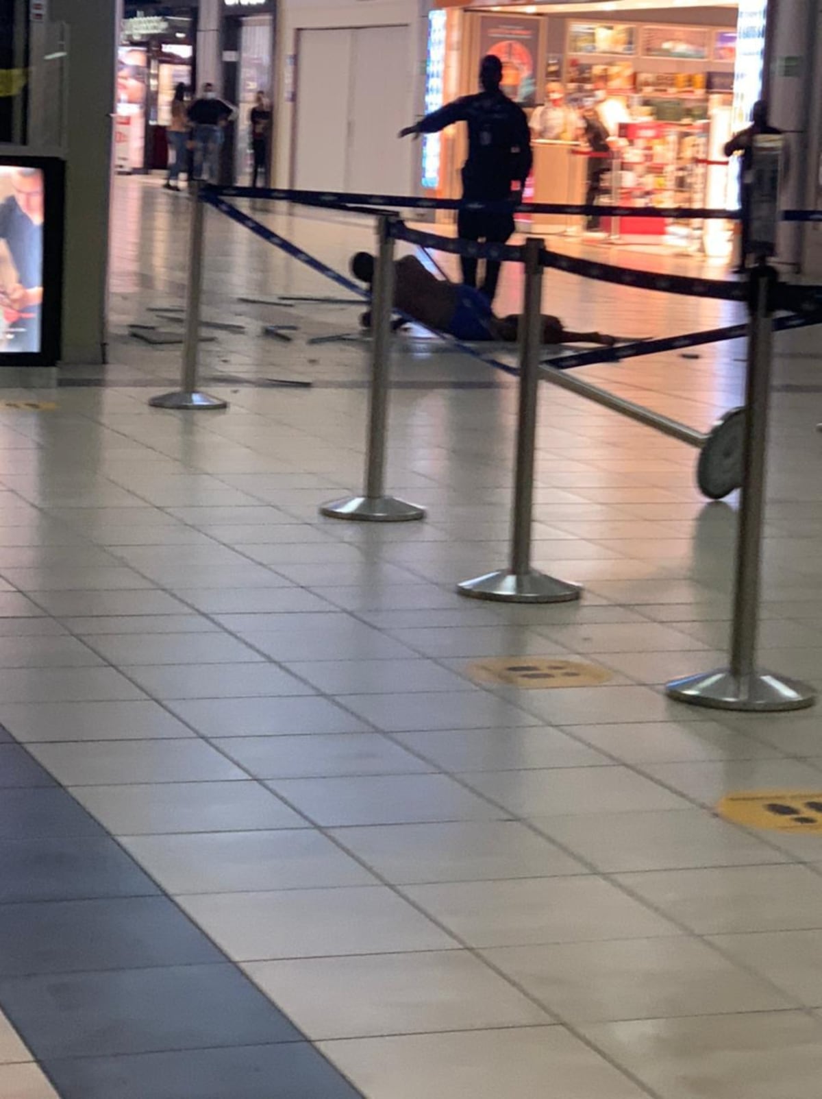 Hombre cae del techo del Aeropuerto de Tocumen. Conoce por qué