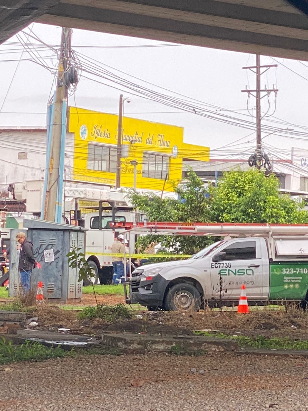 Fue lo último que hizo. Hombre pierde la vida intentando hurtar cables eléctricos