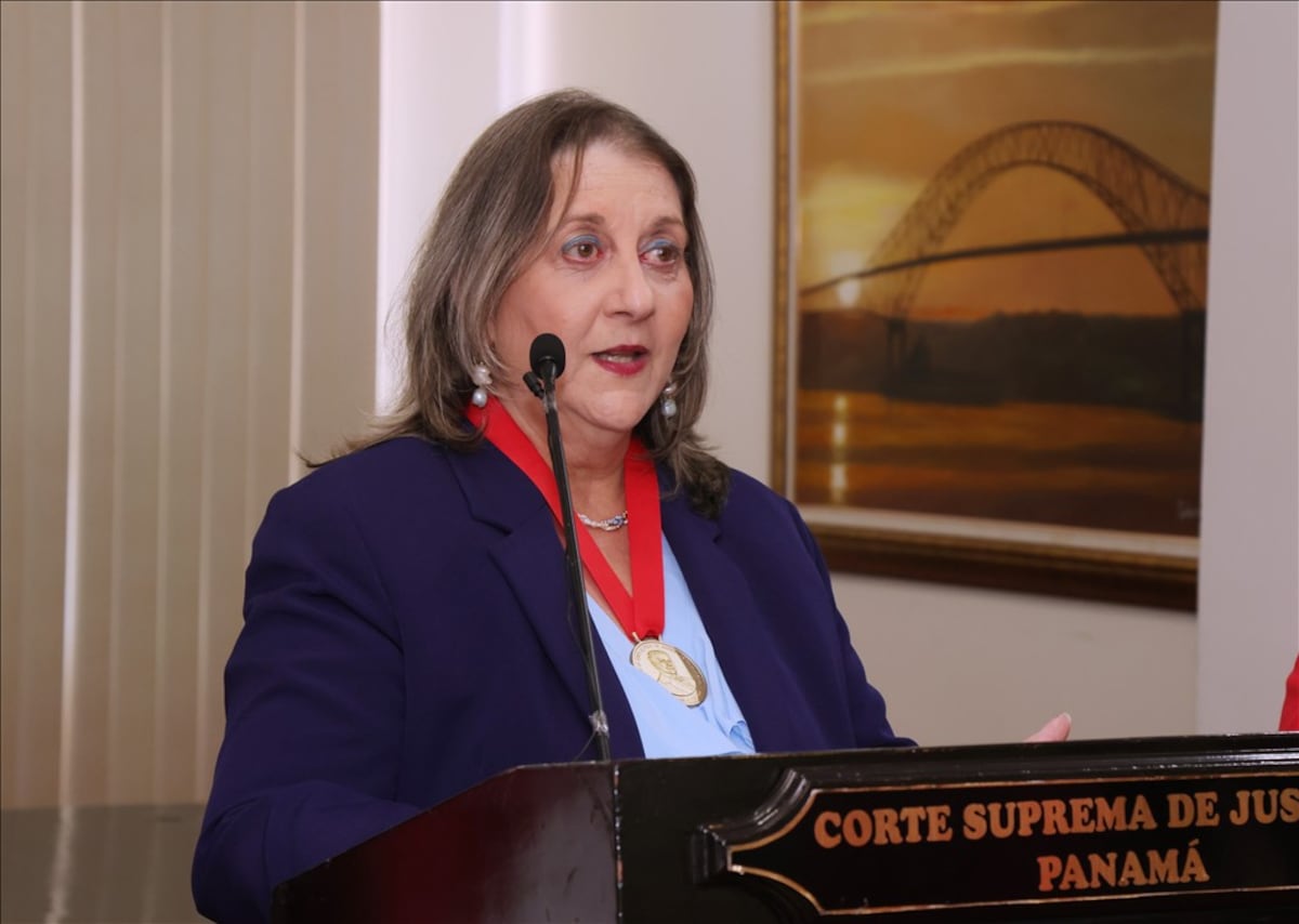 Corte Suprema condecora a Ángela Russo y Cecilio Cedalise al cierre de su período como magistrados