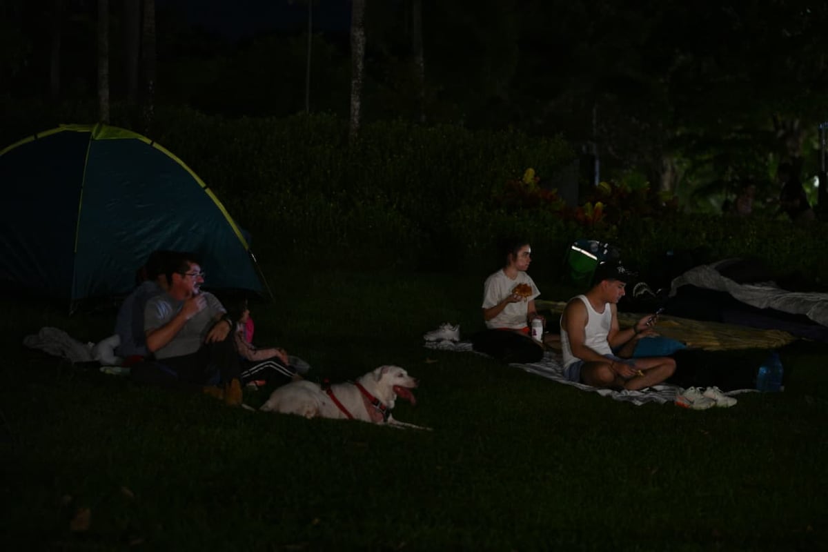 Parque Omar: centro de acopio y refugio de los que huyen de los edificios