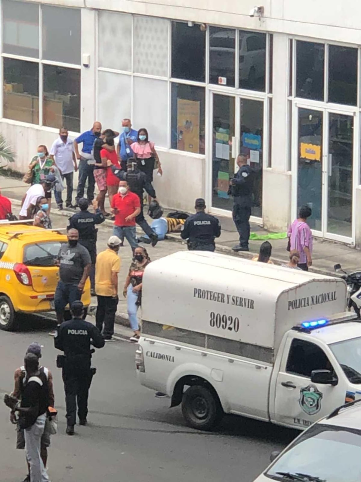 Tiroteo por la 5 de mayo. Pistoleros se dan a la fuga en moto, hay un muerto. Video
