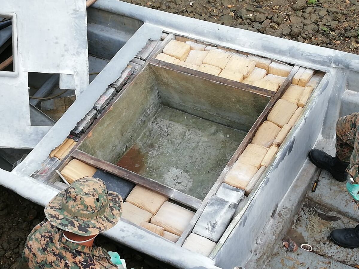 Lancha preñada. En Darién incautan unos 322 paquetes de droga
