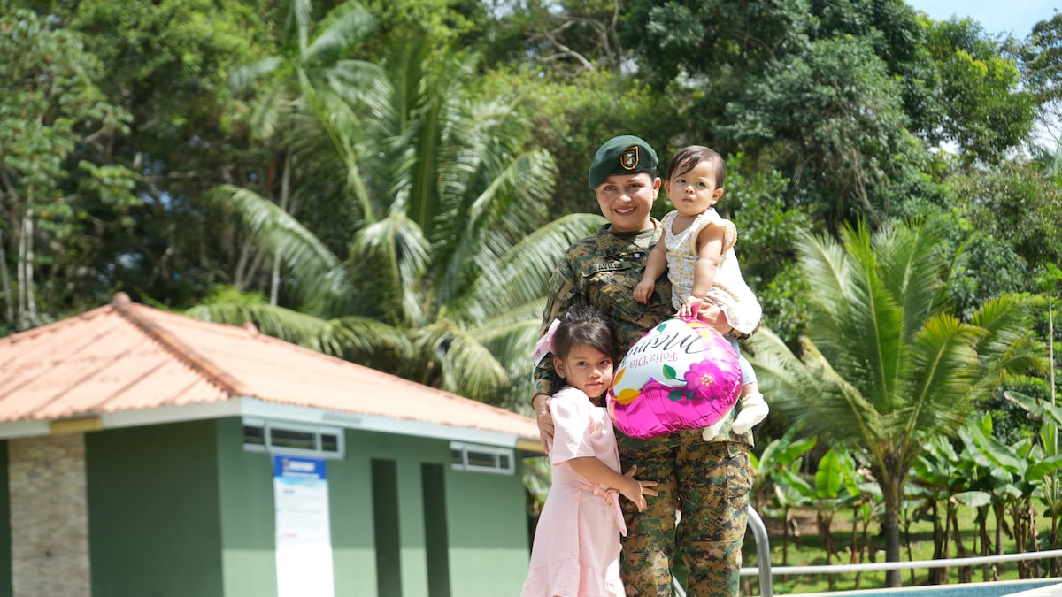 Cuando ser madre y servir al país se convierte en un abrazo