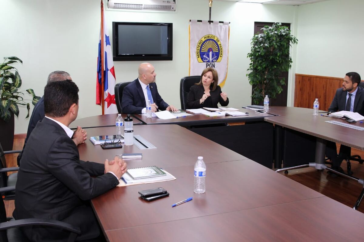 Procuradora Porcell se reúne con ministro Mirones