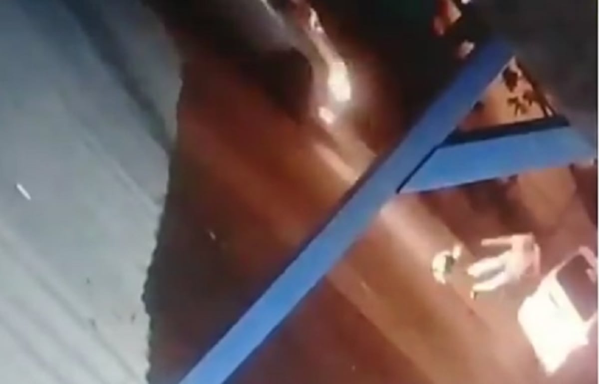 Bebé cae de busito que salía de la piquera de transporte de Vacamonte (Video)