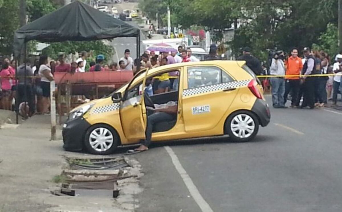 Taxista honesto regresa billetera con todo