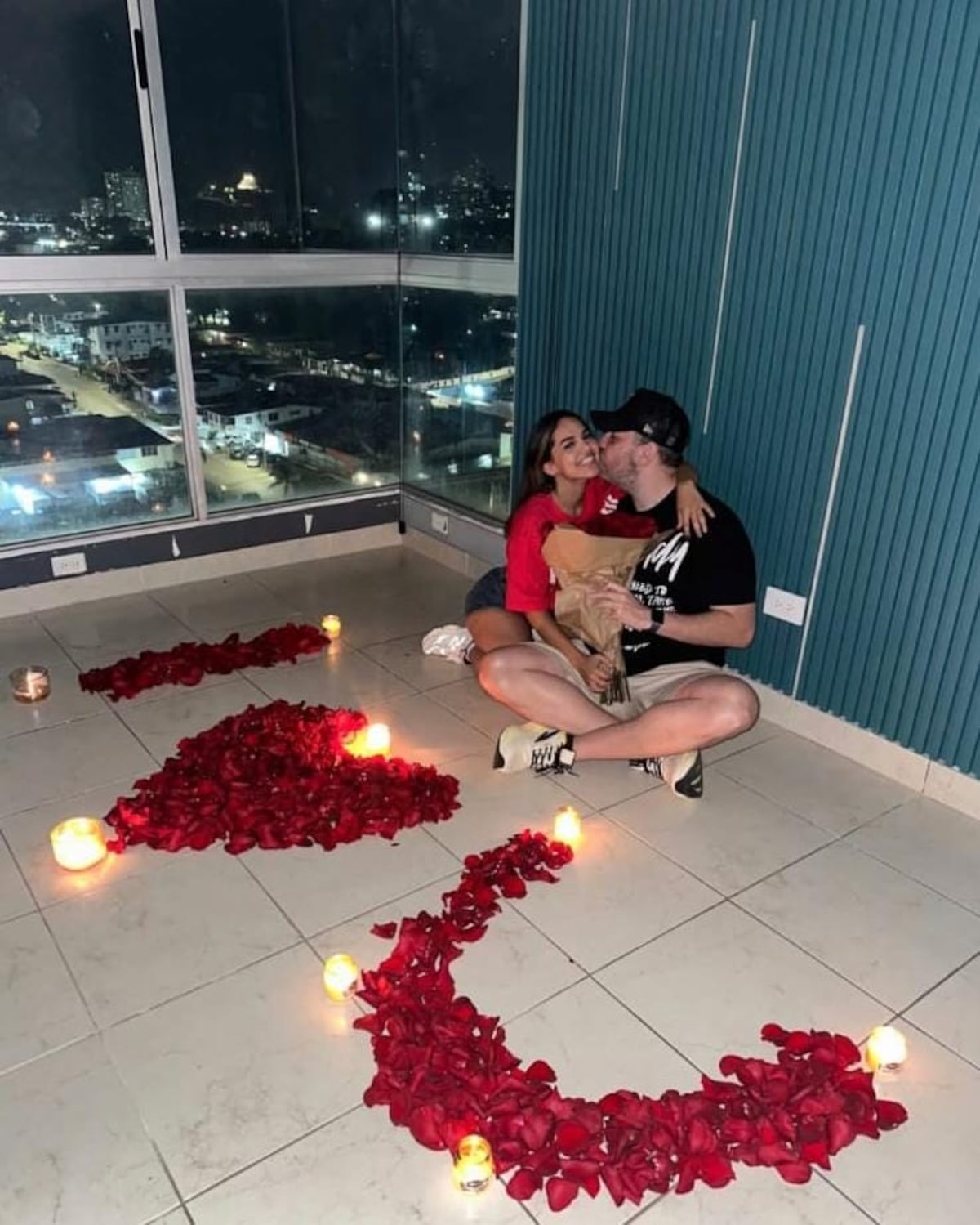 ‘Los Cuchos’ celebran su primer mes de novios entre rosas y romance