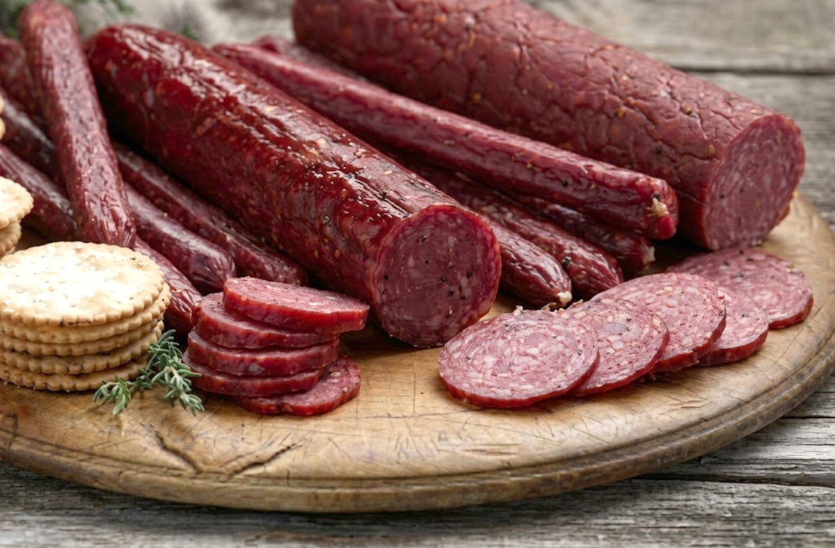 ¿Qué tan peligrosa es la carne procesada?