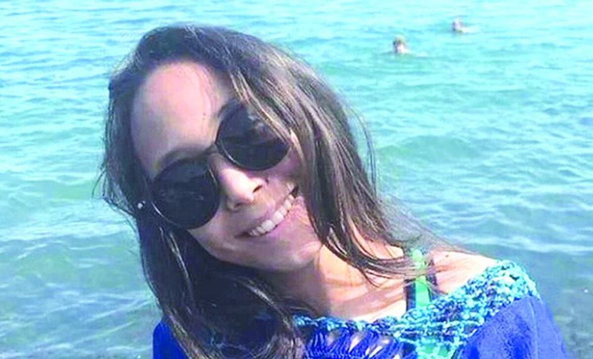 Adolescente de 14 años muere al explotar su celular mientras escuchaba música