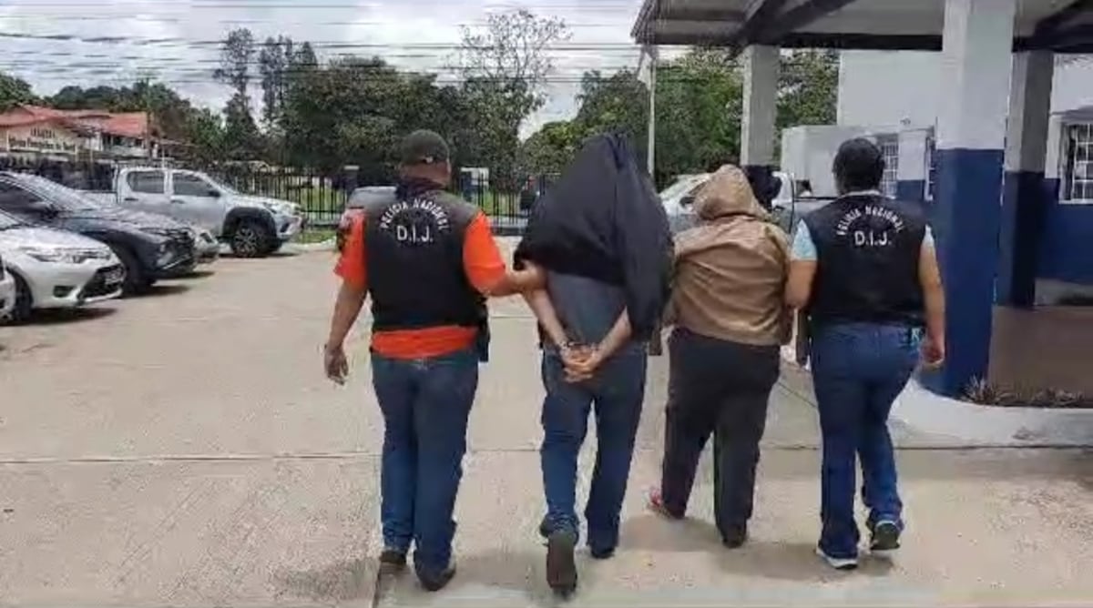 No tienen temor de Dios. Padre y madrastra le quemaban las manos a niña de 12 años