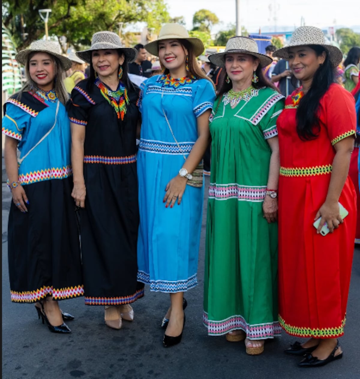 Miles de mujeres desfilan con orgullo en el primer ‘Desfile de las Mil Naguas’