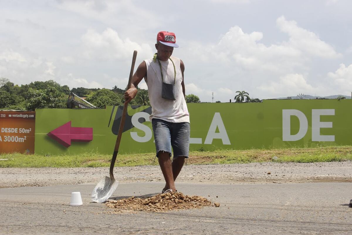 De la cárcel a 'tapahuecos' del Este. El útil trabajo de 'Flaco'