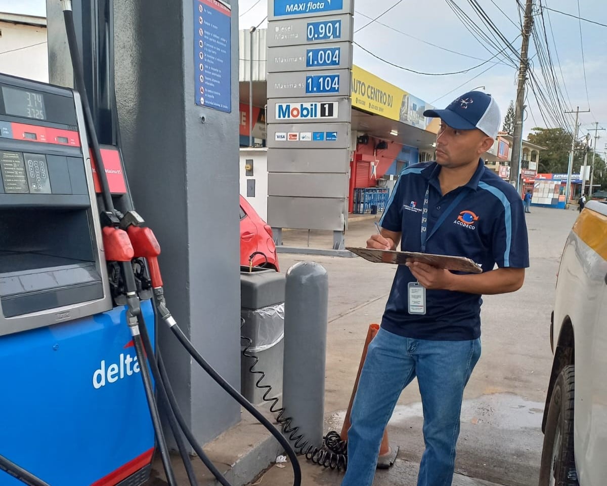 Acodeco verifica los nuevos precios de combustibles