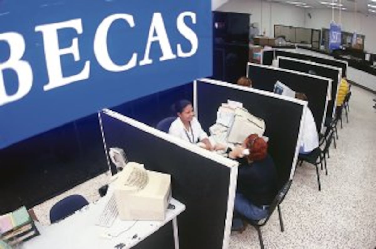 Atentos. A las 6:00 p.m revelan la listas de los estudiantes becados por el Ifarhu